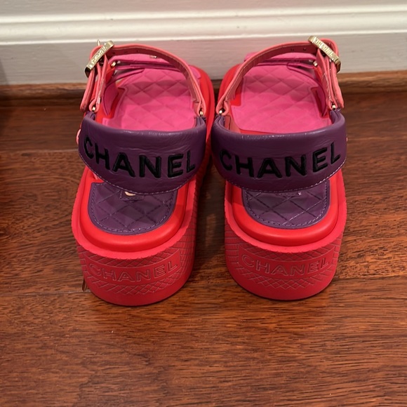 VERY RARE! Chanel Lambskin Sandal in Pink, Red, Purple, Orange (never worn) - Picture 2 of 8